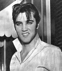 Le chanteur, acteur et musicien Elvis Presley