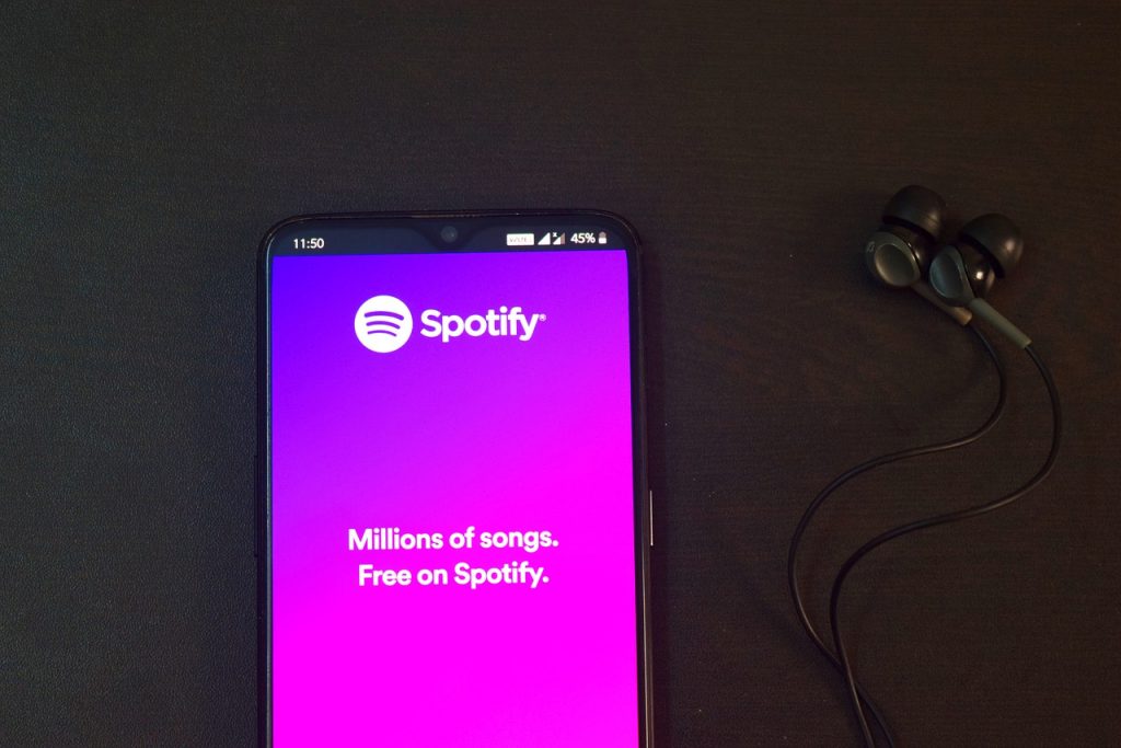 Affiche de Spotify sur smartphone