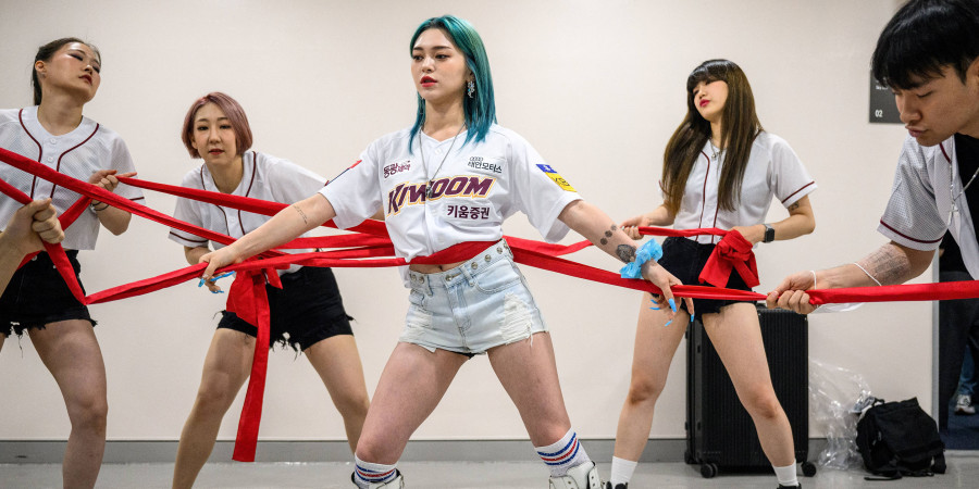 AleXa la superstar de K-pop et ses danseuses