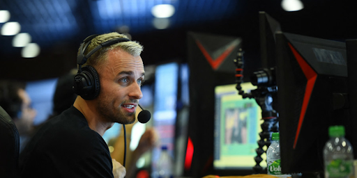 Squeezie, un des streamers célèbre en France.
