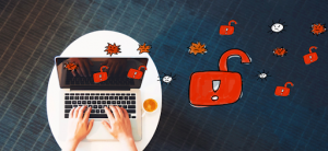 Une personne en train d’utiliser son ordinateur